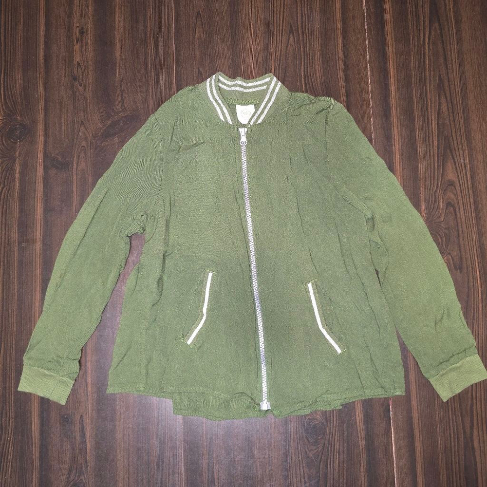 Wonder Nation Girls Green and White Bomber Jacket M (7-8)